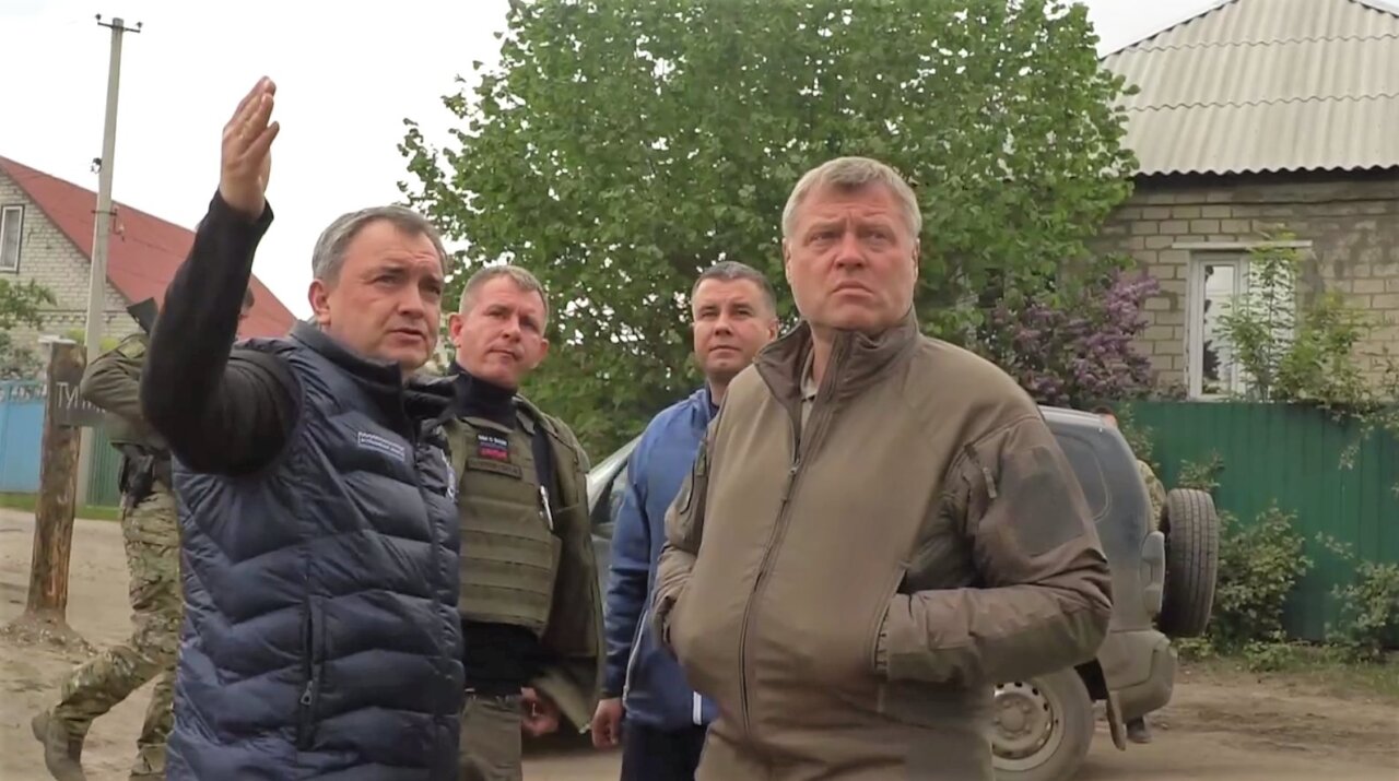 Астраханский губернатор лично проверил ход восстановительных работ в ЛНР