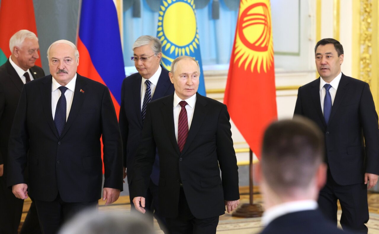 Президентов стран ЕАЭС в Кремле угощали астраханским блюдом