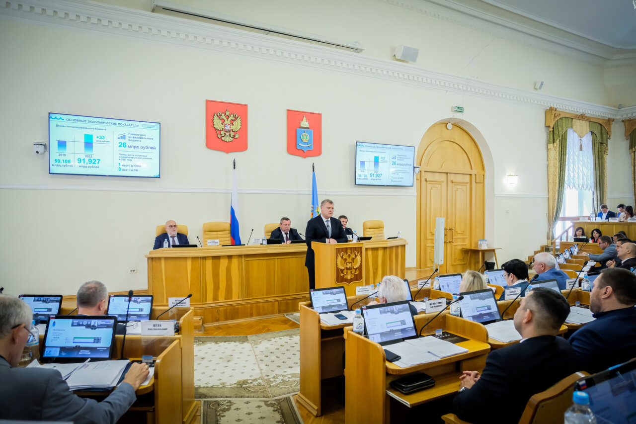 Игорь Бабушкин выступил перед депутатами с отчетом о работе правительства региона