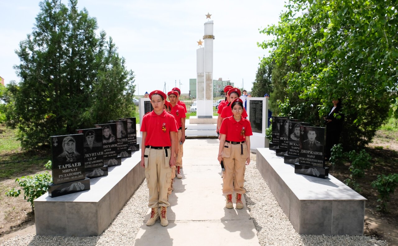 В селе Семибугры установили мемориал воинам СССР и России