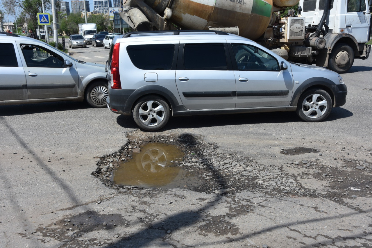 Депутаты Городской Думы Астрахани проверяют качество дорог на главных улицах