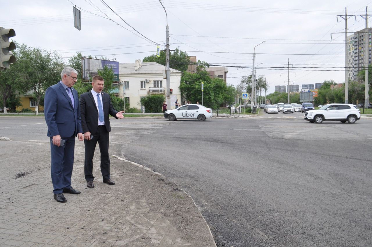 После вмешательства депутатов в Астрахани отремонтировали оживленную улицу