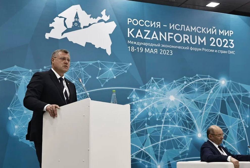 Астраханский губернатор выступил на Международном экономическом форуме