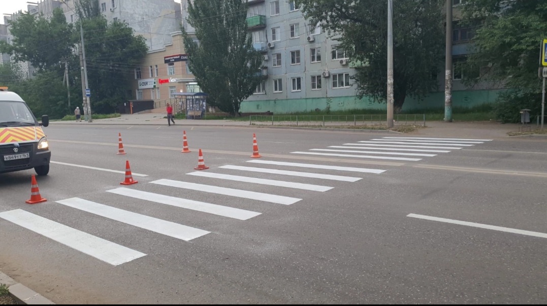 В Астрахани делают пешеходные переходы со стеклошариками