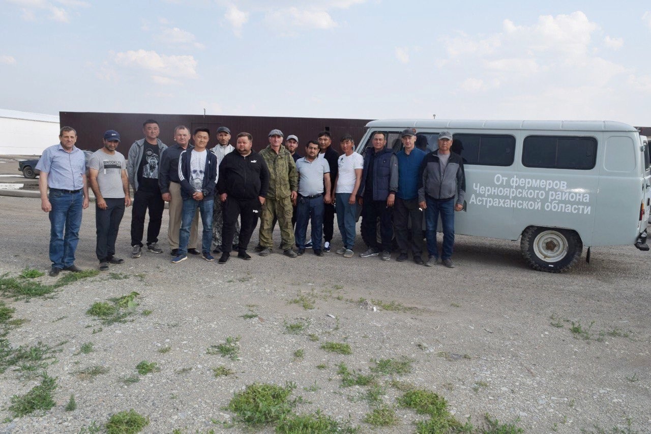 Фермеры из Астраханской области подарили бойцам СВО УАЗ