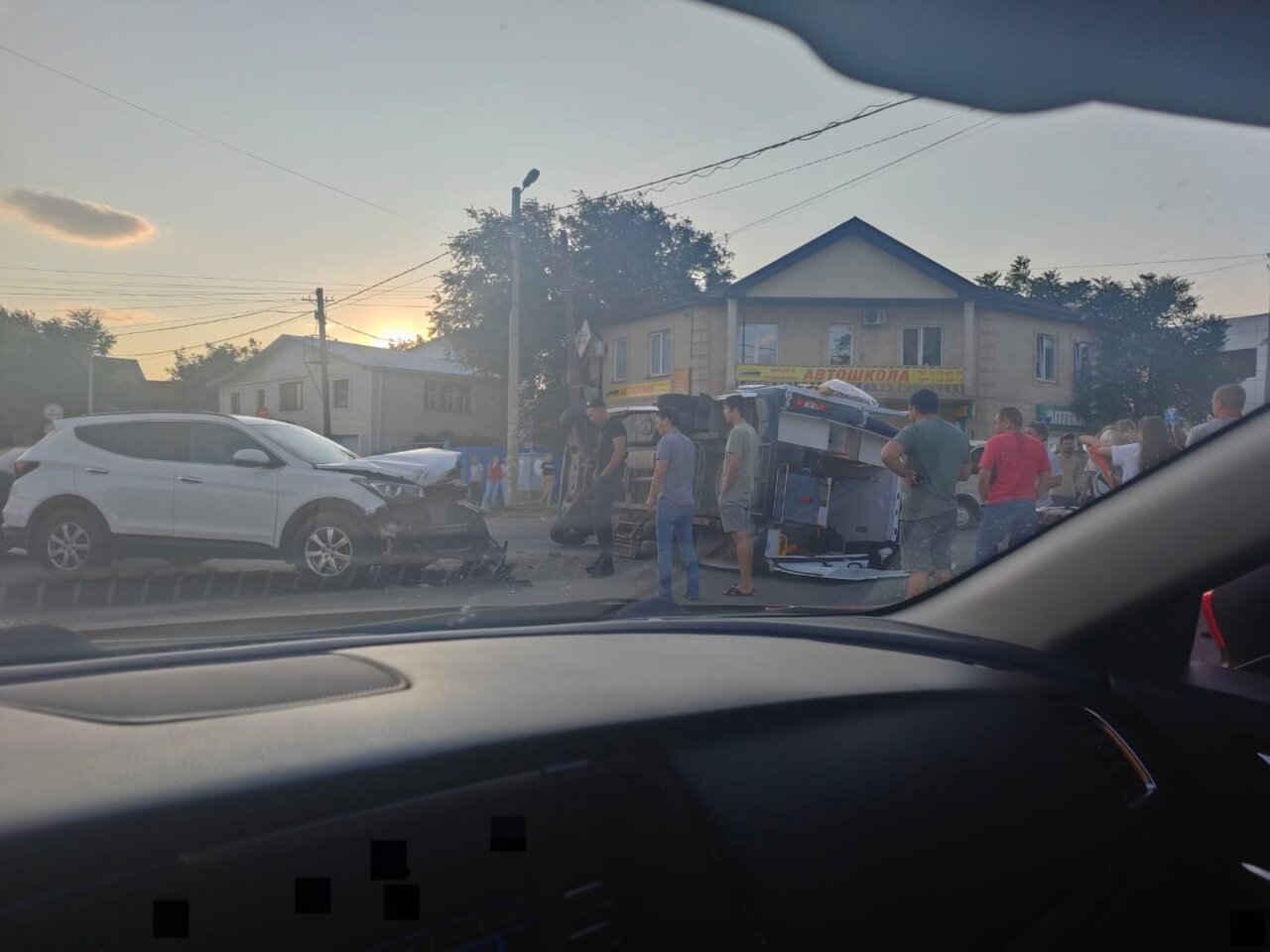 В Астрахани перевернулась машина скорой помощи | АРБУЗ