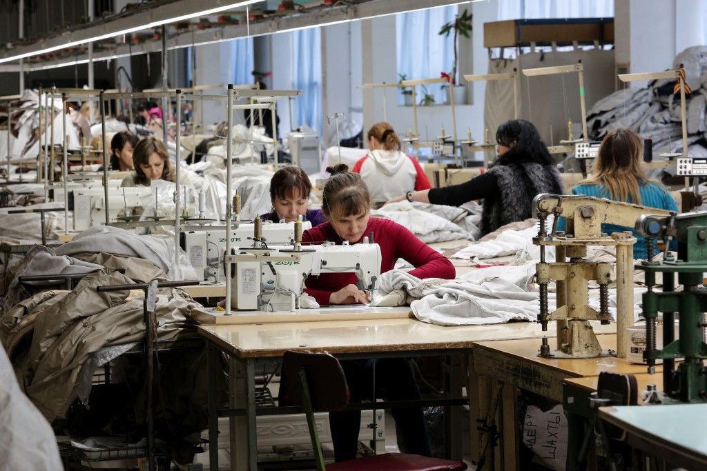 В Астраханской области стали шить больше одежды