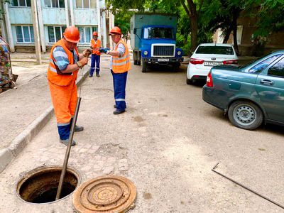 На двух крупных улицах Астрахани отремонтировали канализацию