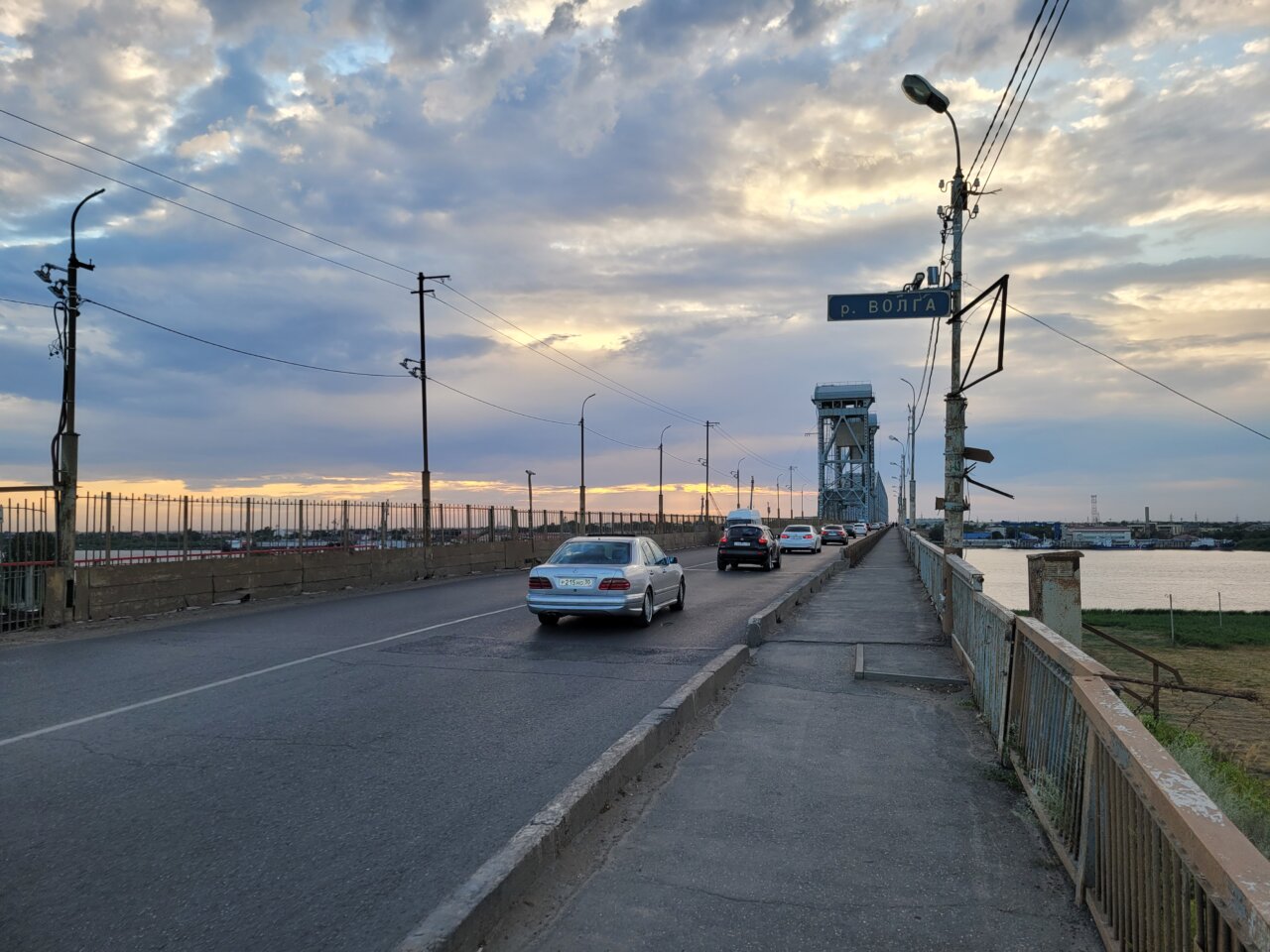 Старый мост через Волгу в Астрахани