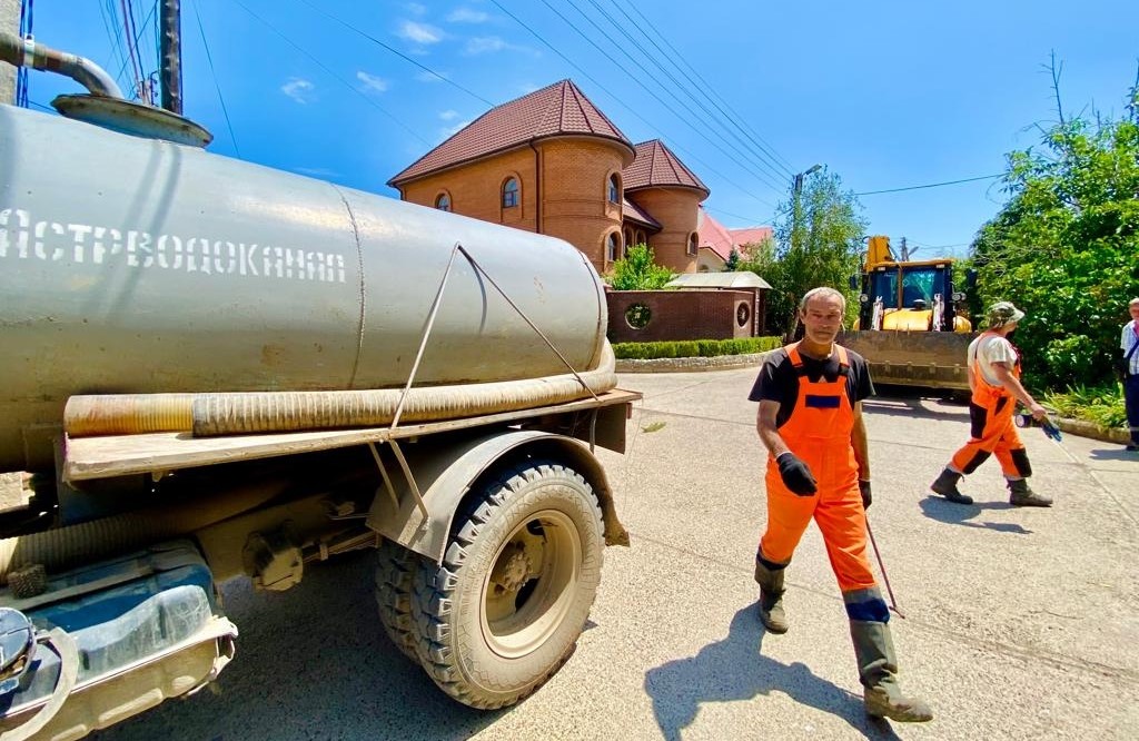 Астраханским должникам массово отключают воду