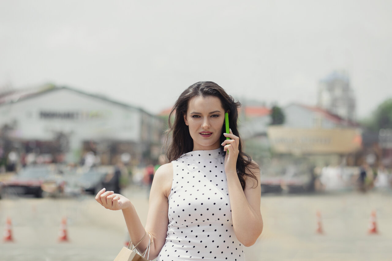 Жителям Астраханской области рассказали, как продлить работу смартфона в жару