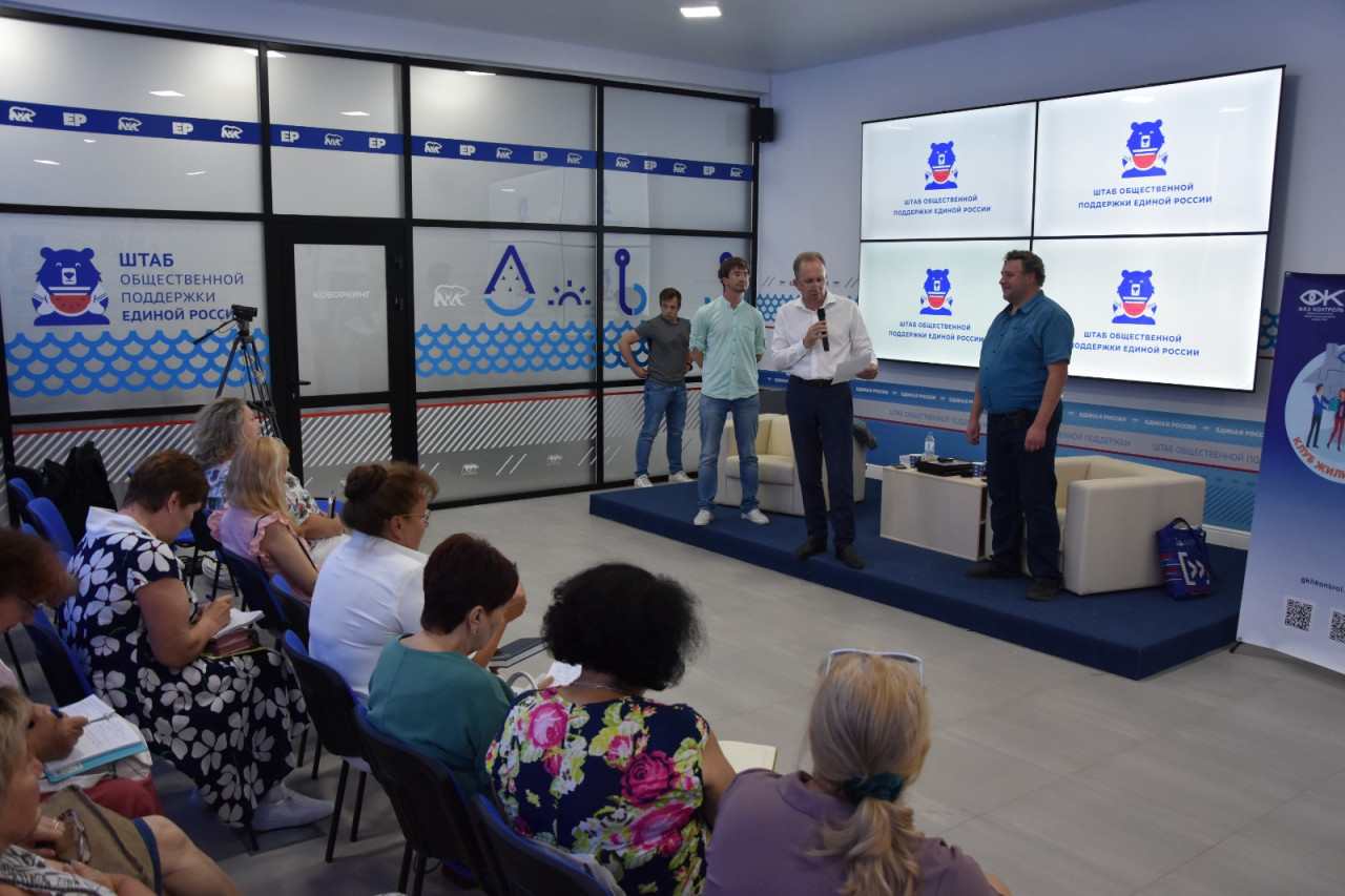 Игорь Седов и федеральные эксперты в сфере ЖКХ встретились с активными астраханцами