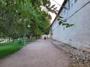 Астраханцев приглашают на стэндап-прогулки