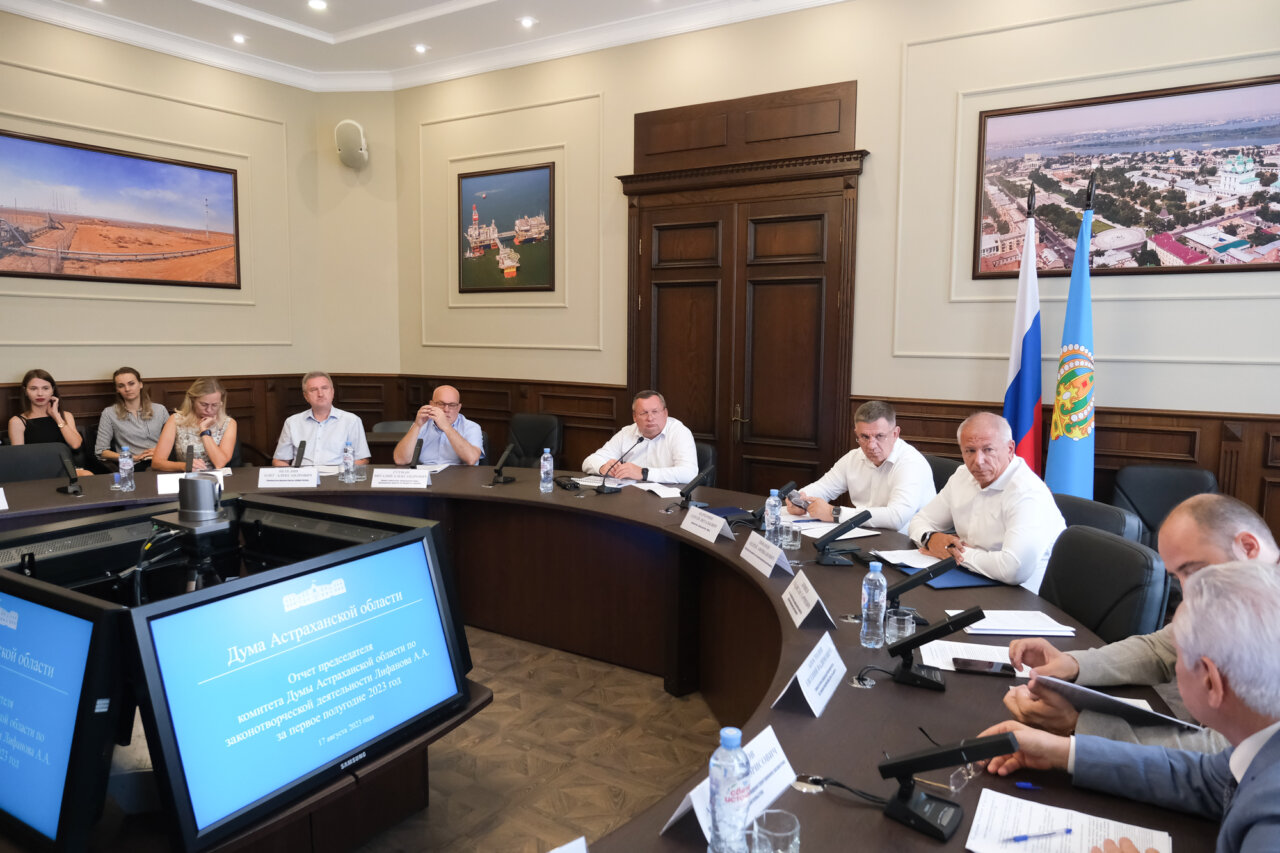 Комитеты Облдумы продолжают отчитываться о работе за полугодие перед Игорем Мартыновым