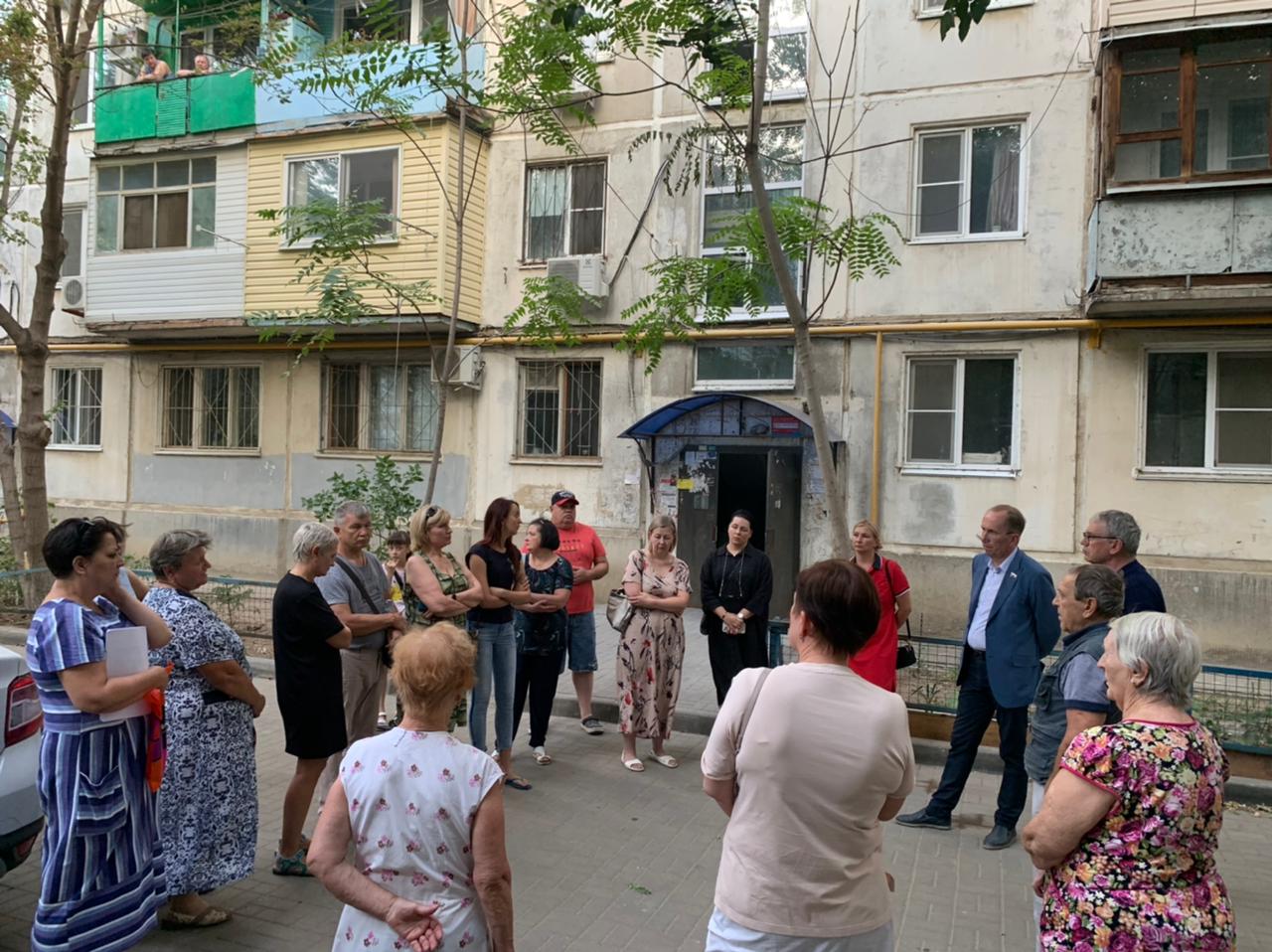 Игорь Седов встретился с жителями пострадавшего от взрыва газа дома