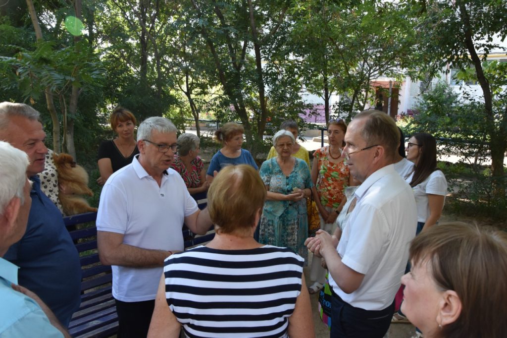 Председатель Городской Думы Игорь Седов продолжает встречи с астраханцами