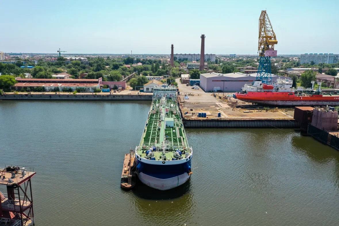 Построенный в Астраханской области химический танкер ушел в первый рейс