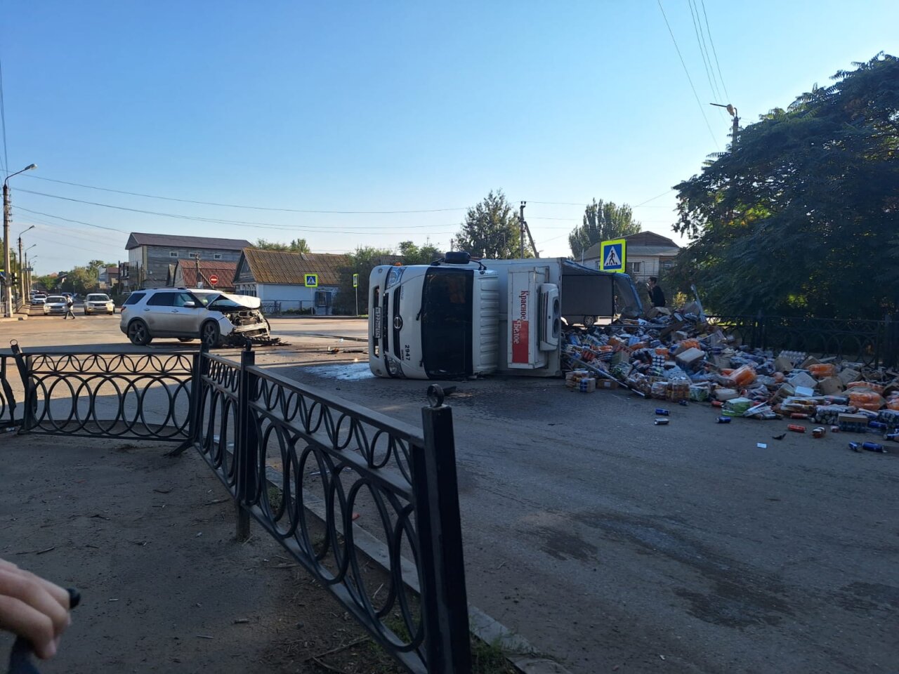 В Астрахани опрокинулся грузовик КБ с товаром | 20.09.2023 | Астрахань -  БезФормата