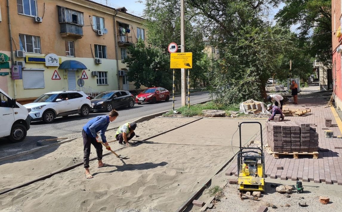В Астрахани появится 52 тысячи квадратных метров тротуарной плитки