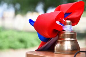 Приятного мало: родители из Астрахани рассказали, сколько потратят на выпускной детей