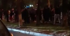 Астраханскому губернатору пожаловались на массовую драку и ночные танцы возле ТЦ
