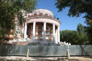 Губернатор поручил восстановить Дом офицеров в Ахтубинске