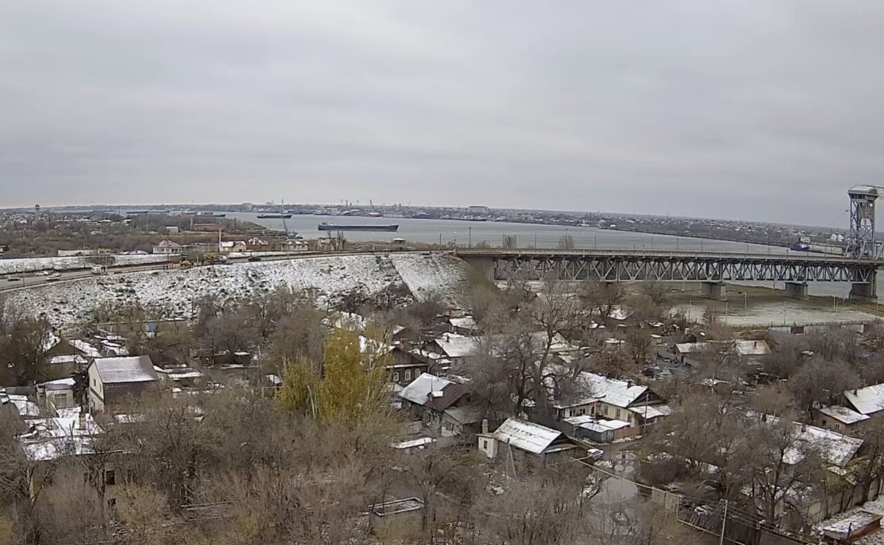 Старый мост в Астрахани снова перекроют на полдня