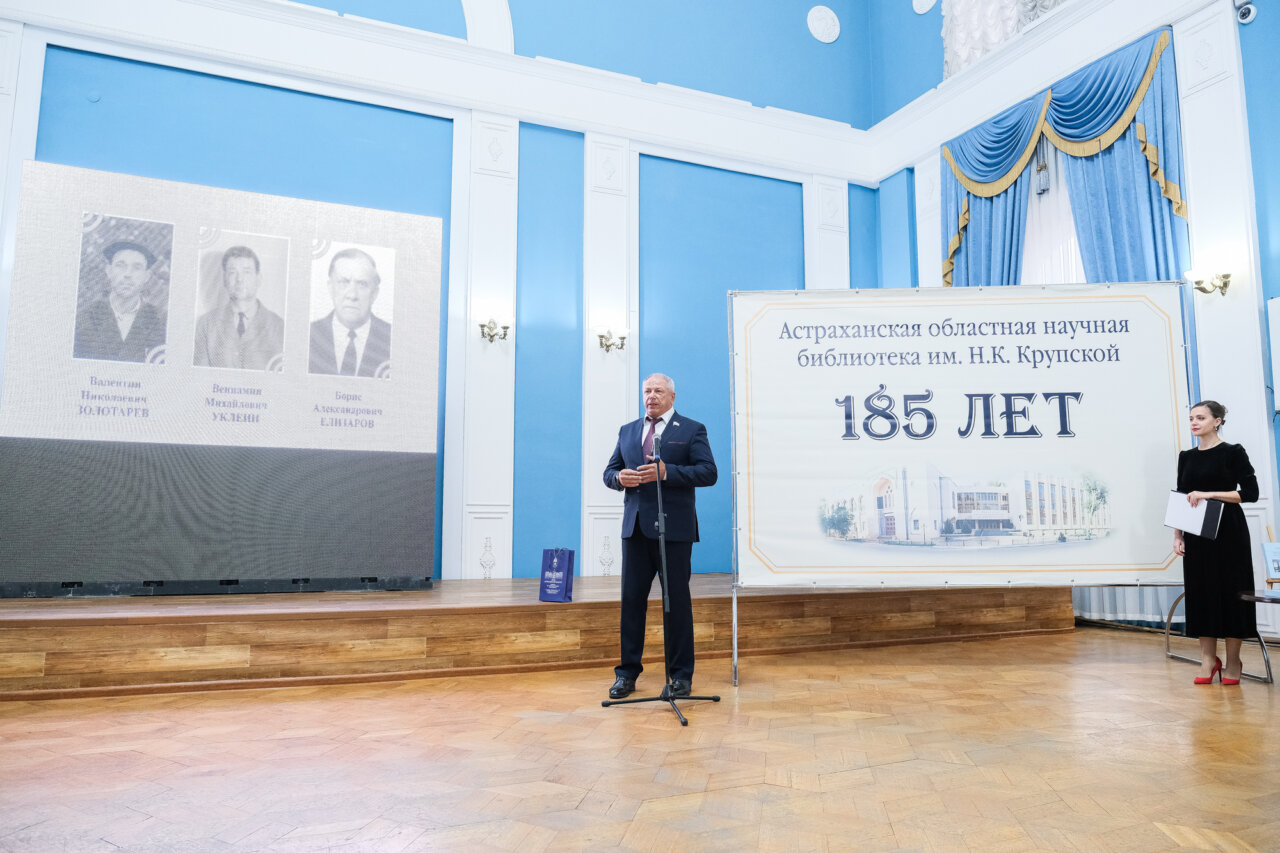 Депутаты поздравили библиотеку имени Крупской со 185-летием