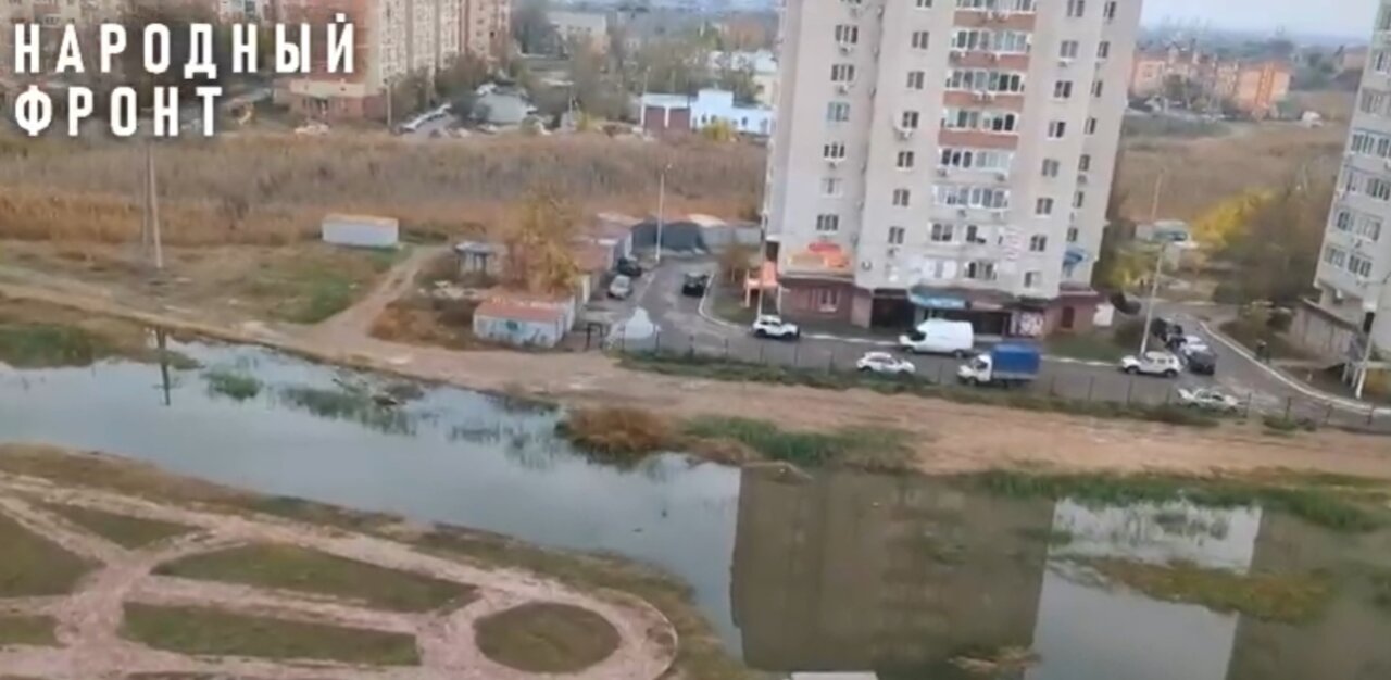Антирекорд: В Астрахани нечистоты затопили гигантский участок в 6 000 квадратных метров