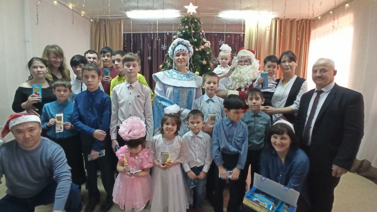 Сотрудники ПривЖД проводят новогодние акции для детей и ветеранов
