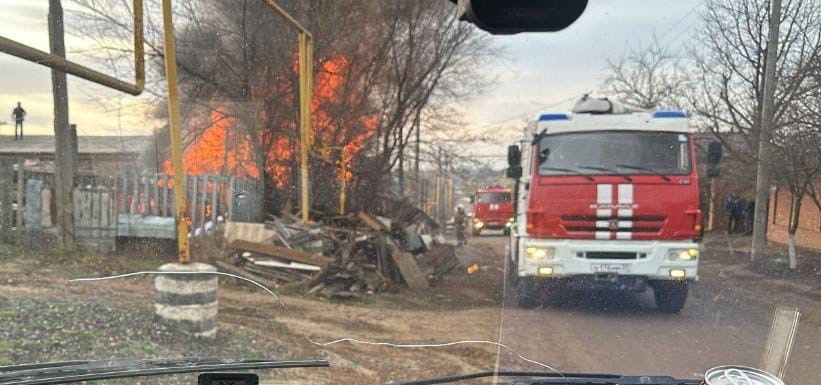 Жители астраханского села купят потерявшему жилье при пожаре дедушке домик-вагончик