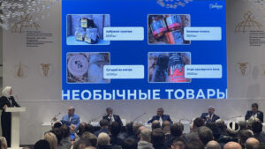 Астраханцы презентовали главе Татарстана арбузный мед и другие необычные продукты