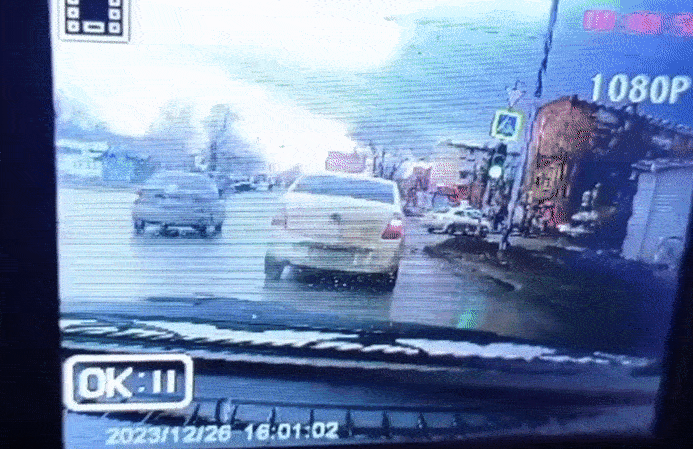 КАМАЗ с отказавшими тормозами устроил жесткую аварию на улице Яблочкова