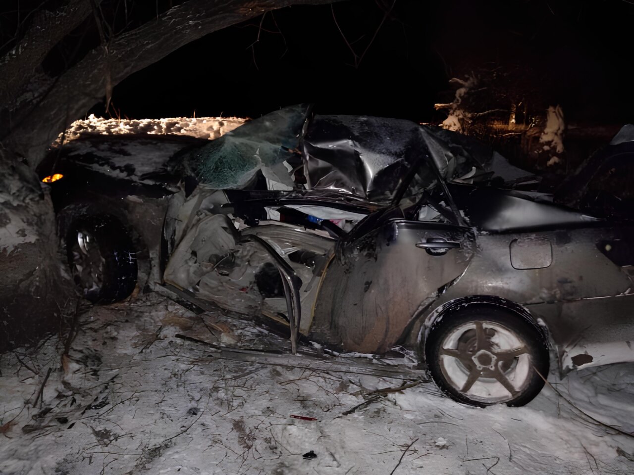 Погибли люди: снежная погода привела к двум страшным авариям в Астраханской области
