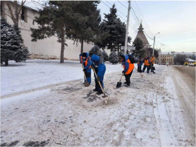 В Астрахани объявили бой снегу