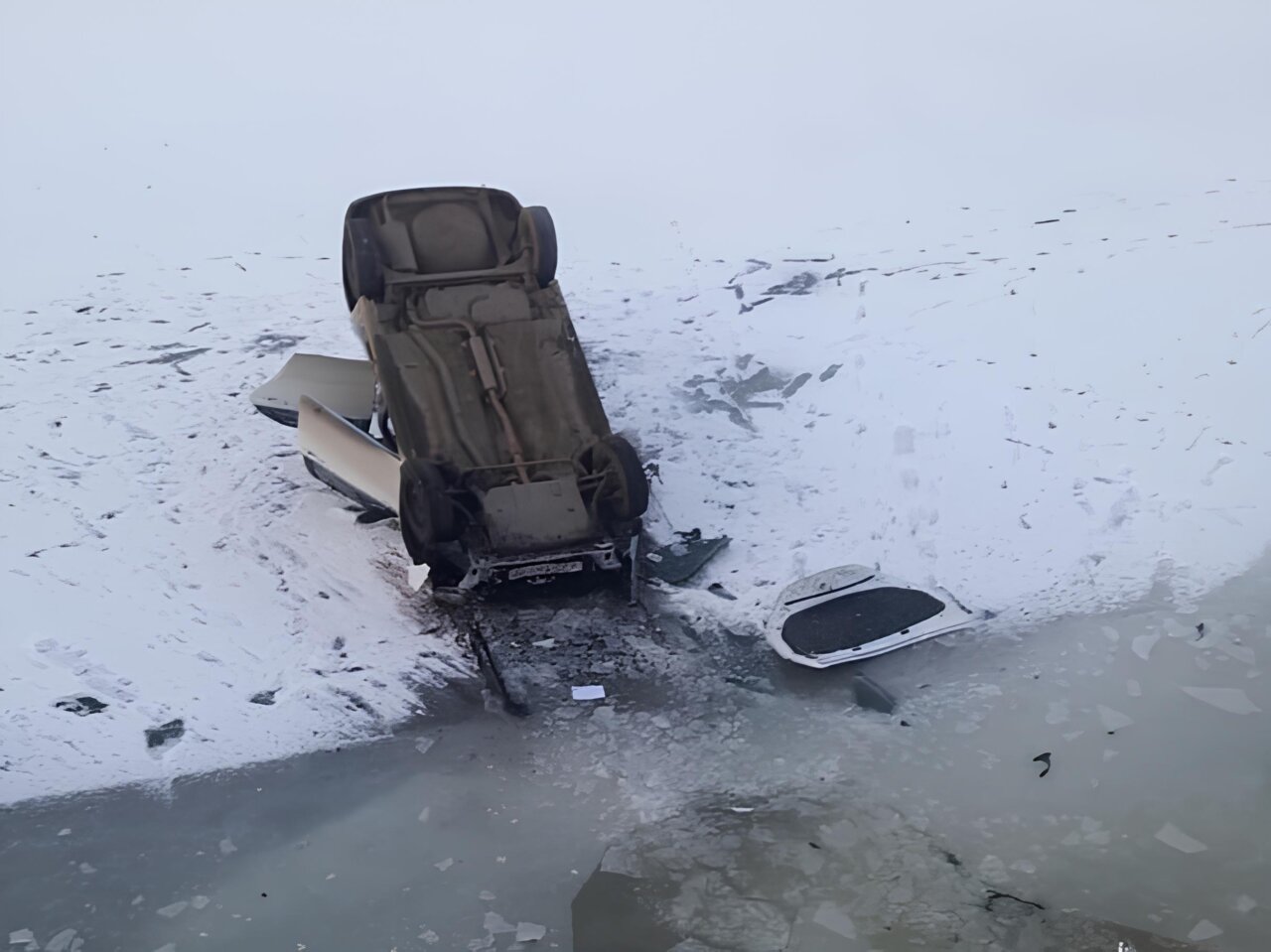 Астраханец чудом не получил травм в опрокинувшейся на лед «Гранте»