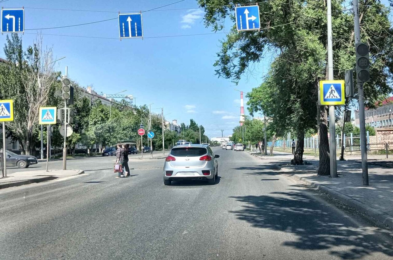 Светофор на перекрестке Яблочкова и Сун Ят-Сена