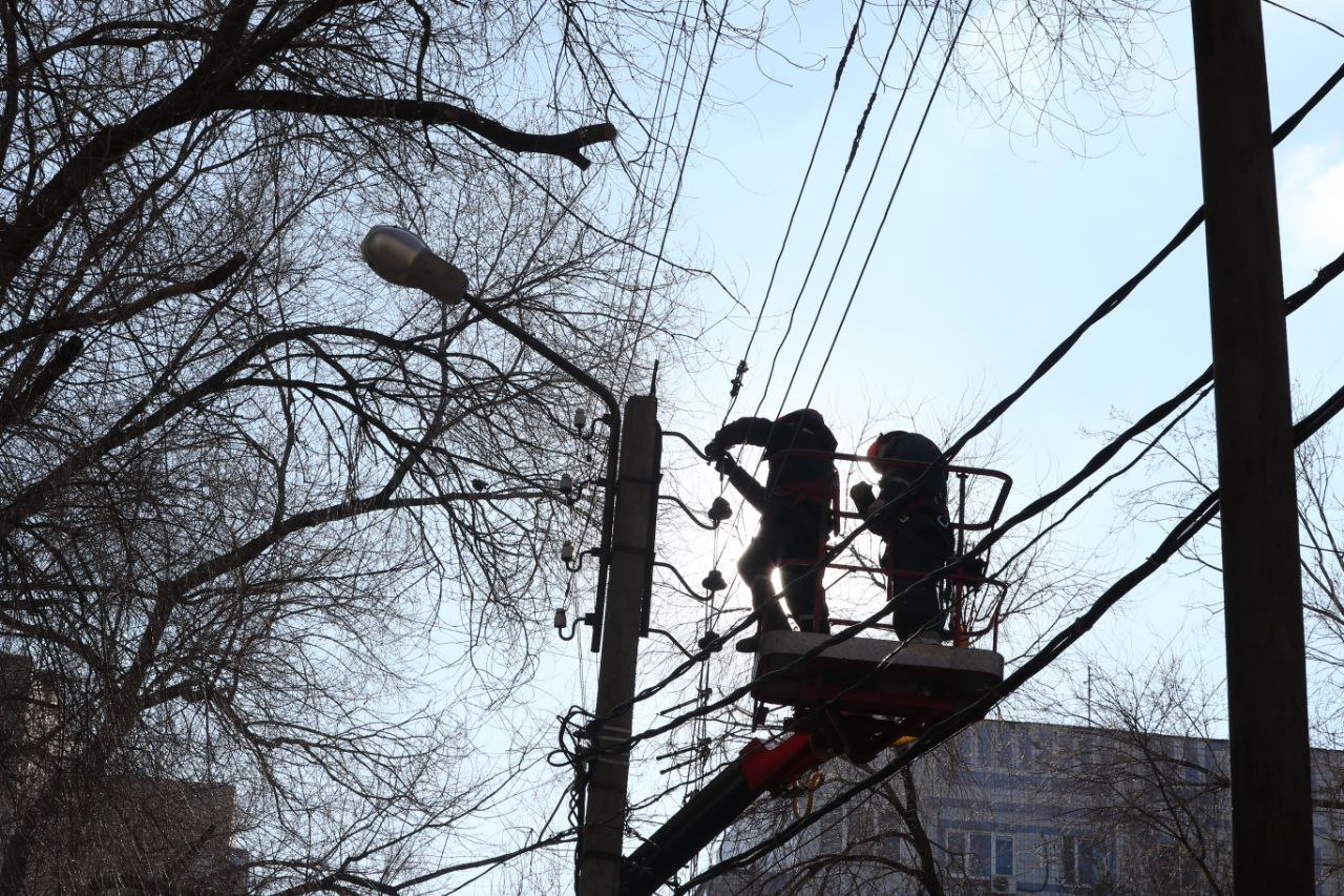 Центр Астрахани временно остался без света из-за аварии на сетях