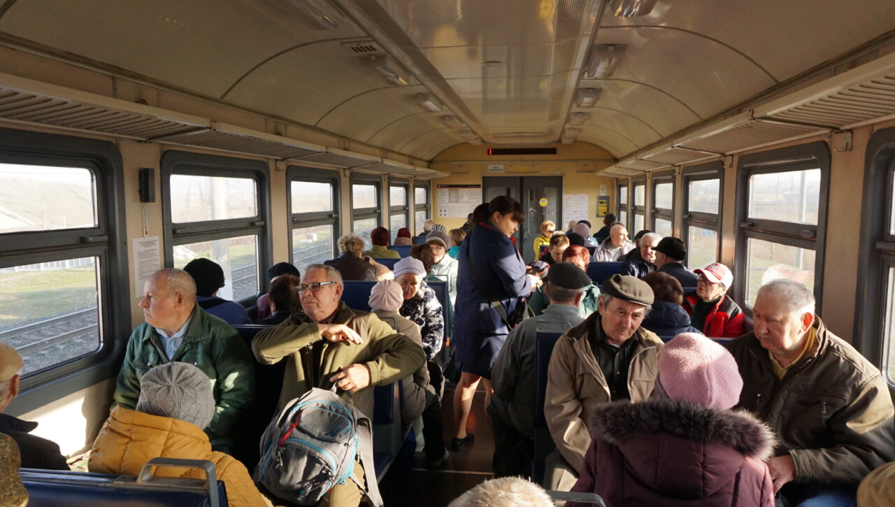 Льготы на проезд в пригородных поездах в Астраханской области сохранились в объеме 2023 года