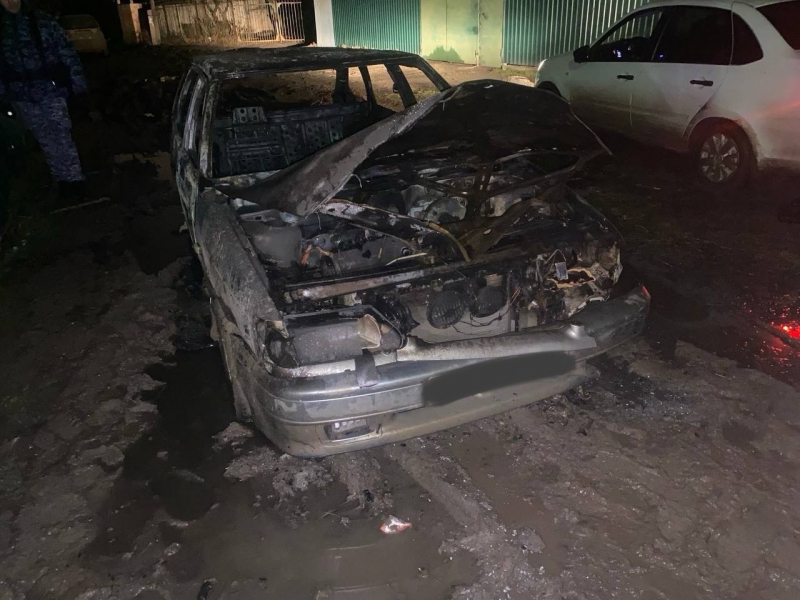 Астраханцы угнали две машины и одну из них подожгли