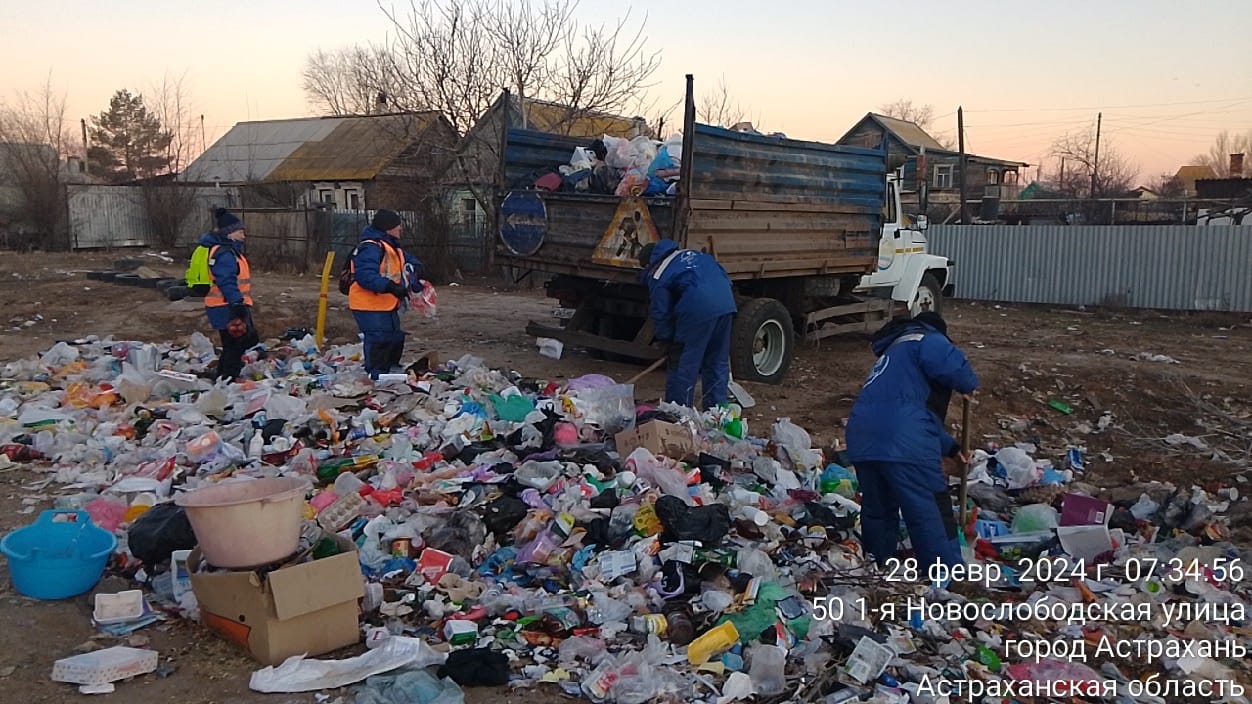 В Астрахани очищают улицы от мусора: где прошла масштабная уборка
