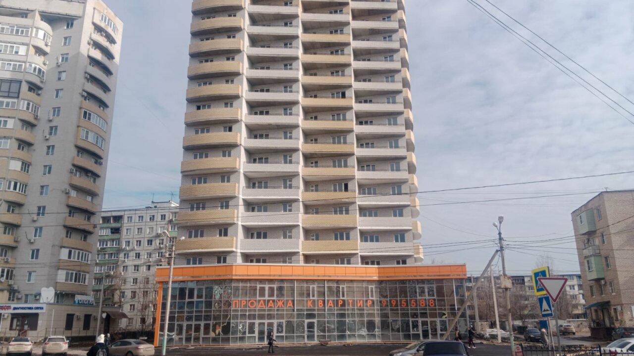 В доме с обманутыми дольщиками в Астрахани идет борьба за 15 квартир ценой в 70 млн рублей