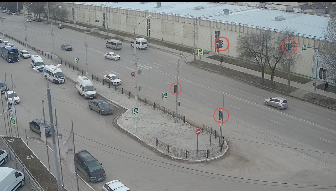В Астрахани в неожиданном месте появилось несколько светофоров