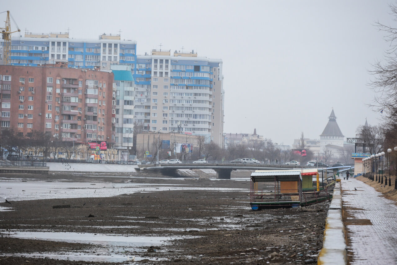 Как выглядят каналы без воды в центре Астрахани