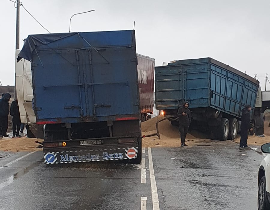 Объезд ямы на трассе Астрахань — Москва мог привести к смертельной аварии с двумя грузовиками
