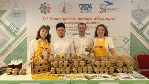 Астраханцы представили на сходе сельских предпринимателей арбузный мед и пеллеты из камыша