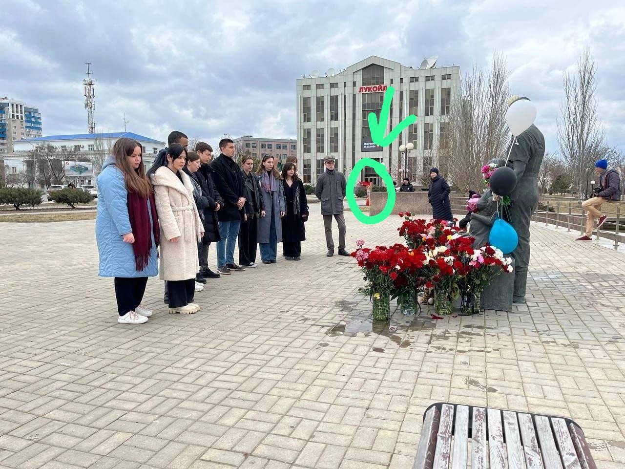 Скандальный аттракцион в центре Астрахани переехал к другому памятнику