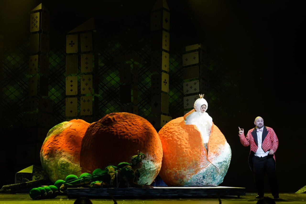 В Астраханском театре оперы и балета пройдет яркая премьера оперы «Любовь к трем апельсинам»
