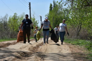 Астраханцы собрали 10 тонн мусора с одного из островов в черте города