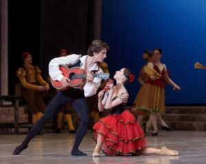 В предпраздничные и майские дни астраханцам подарят яркий «букет» из классических балетов и опер о нежной и страстной любви